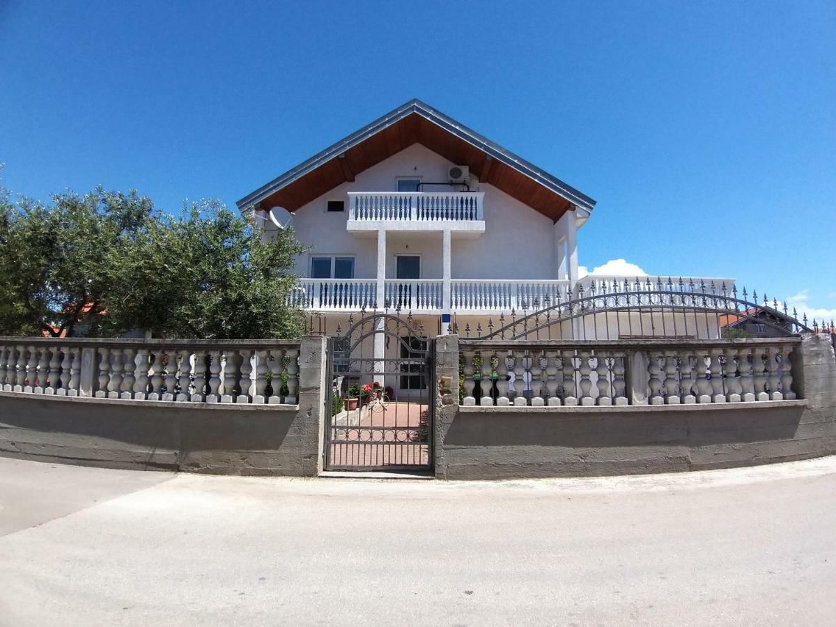Sunny Apartment Jukic With Sea View Zara Esterno foto