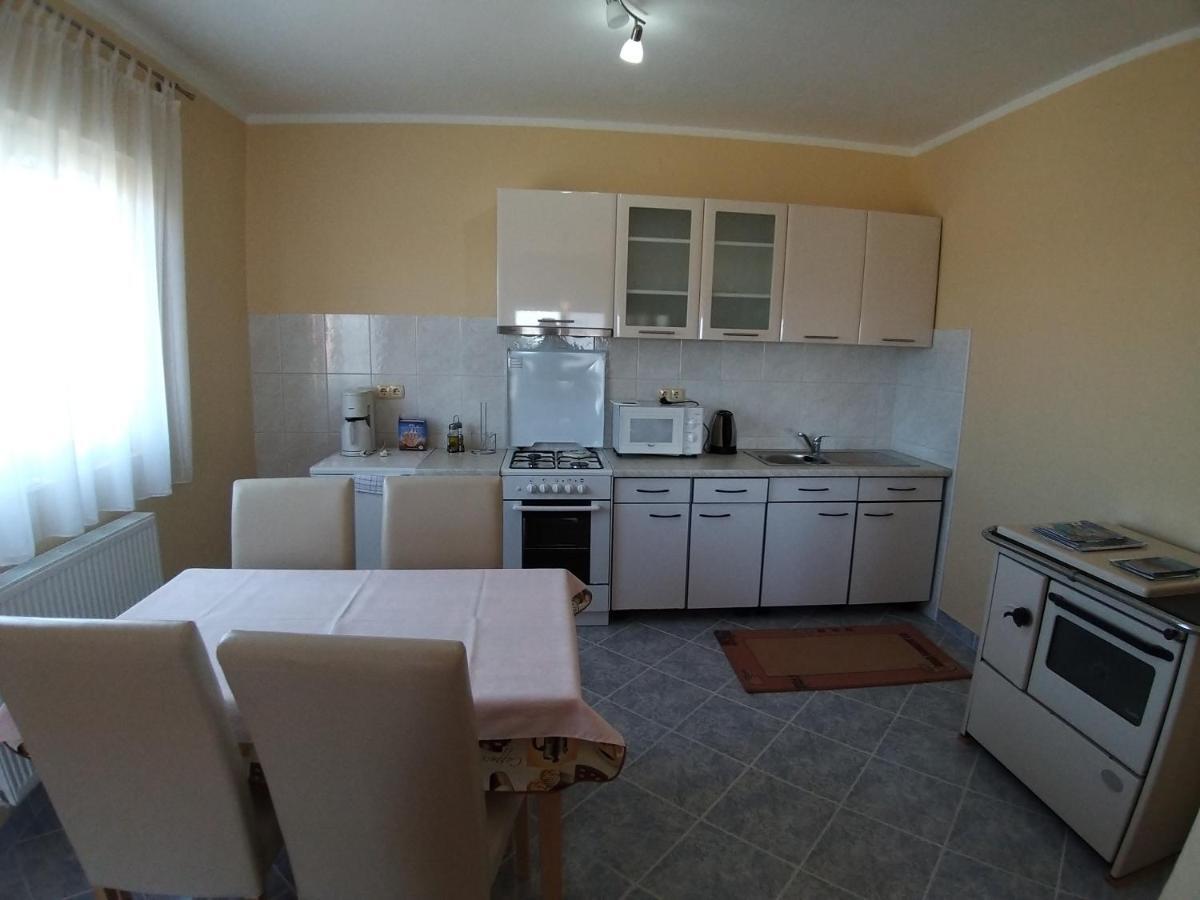 Sunny Apartment Jukic With Sea View Zara Esterno foto